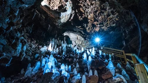 Family-friendly exploration of spectacular Viðgelmir lava cave with modern walkways